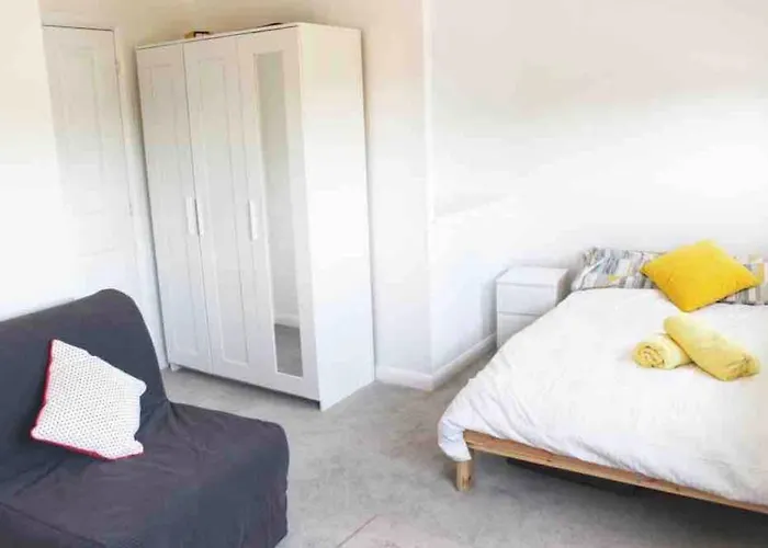 Holiday Three-Bedroom Home